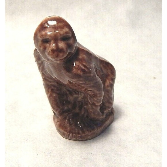 Wade Whimsies Gorilla Red Rose Tea Figurine - Picture 1 of 6
